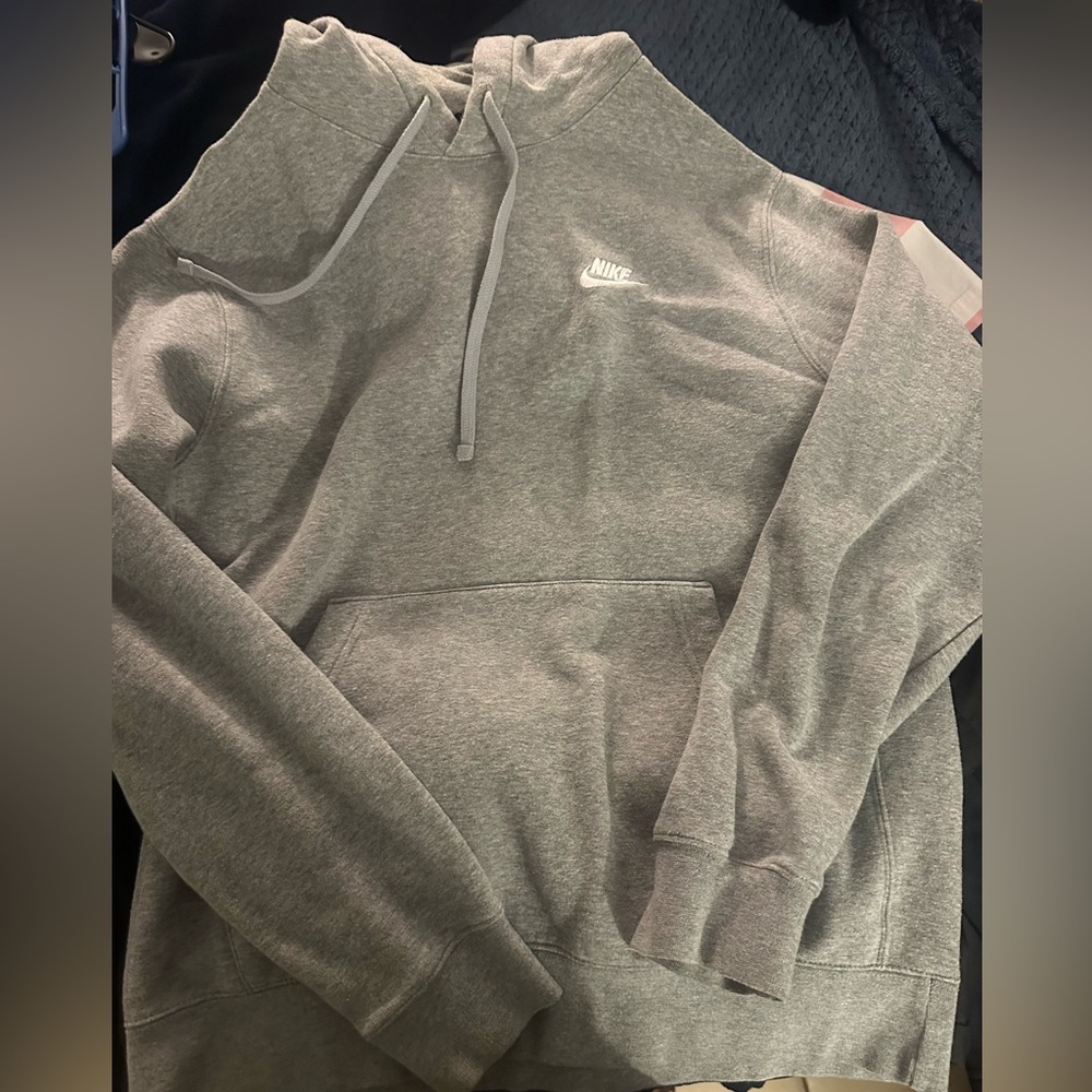 NIKE HOODIE. SIZE SMALL. COLOR: GRAY